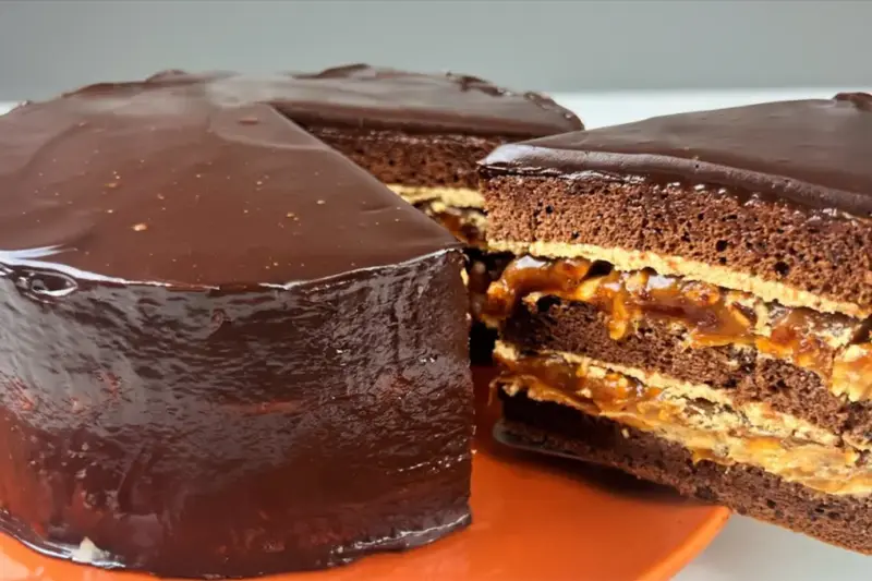 Čokoládovo-karamelová torta