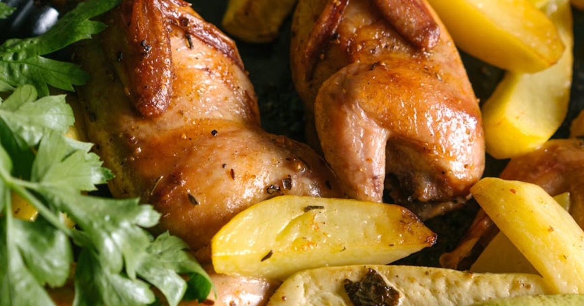 Pečené kuracie stehná s medovo-horčicovou glazúrou na plechu